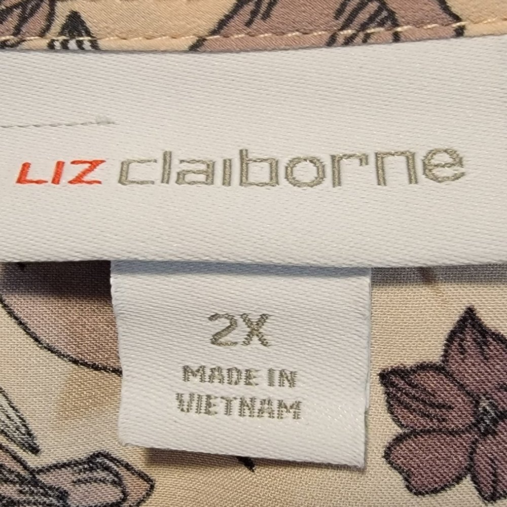 Elegant Floral Flutter Sleeve Top - Liz Claiborne - Picture 4 of 4